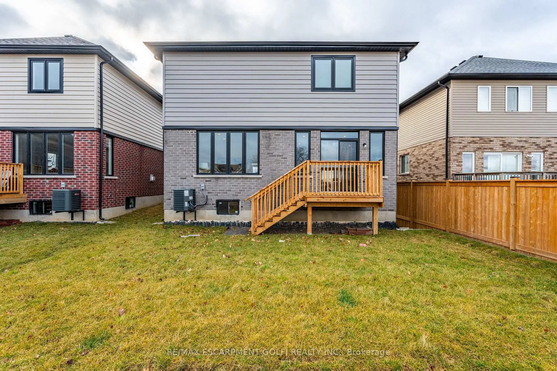 Photo 38 of 117 Whitefish Crescent, Hamilton, Stoney Creek — HOMEH