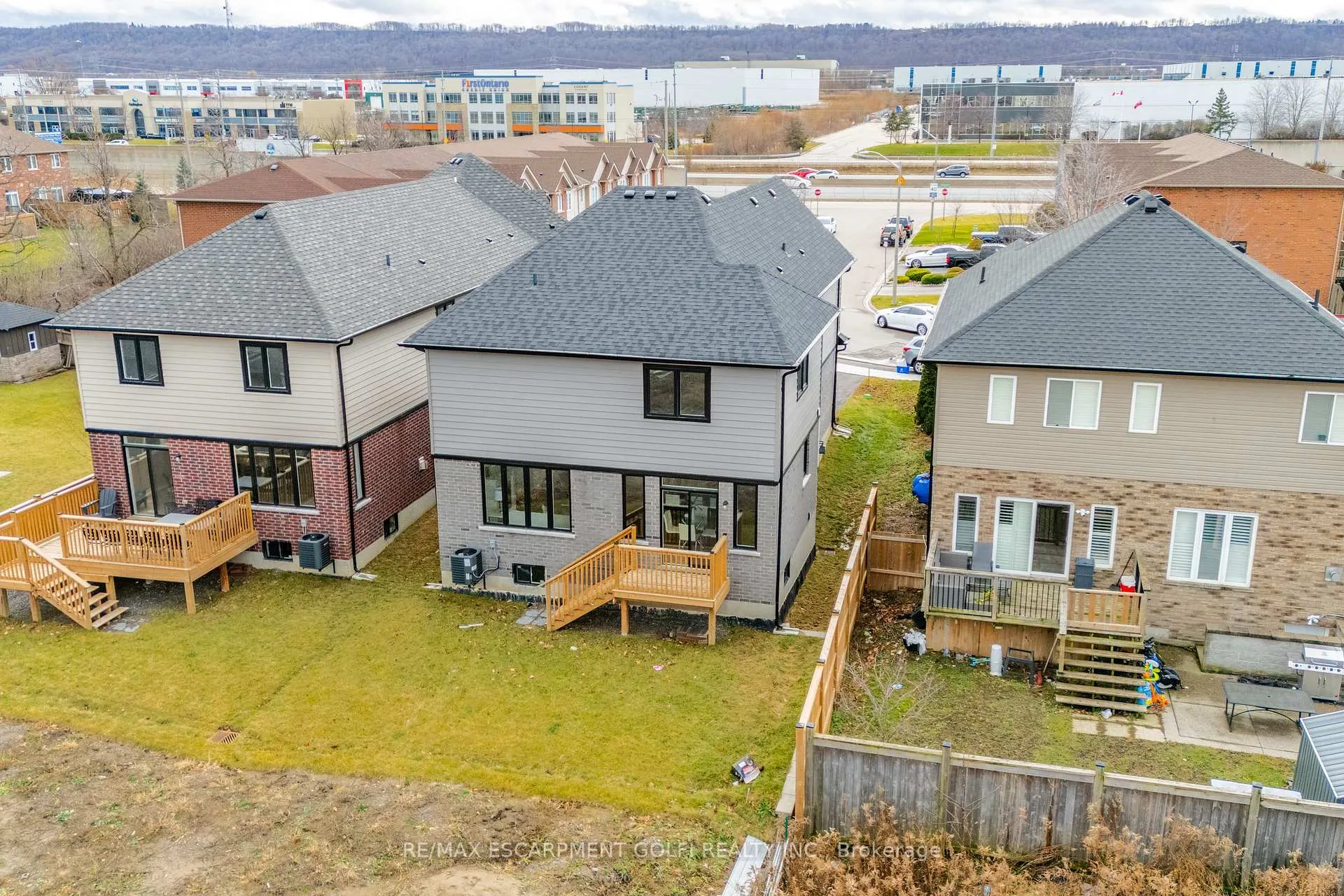 Photo 39 of 117 Whitefish Crescent, Hamilton, Stoney Creek — HOMEH