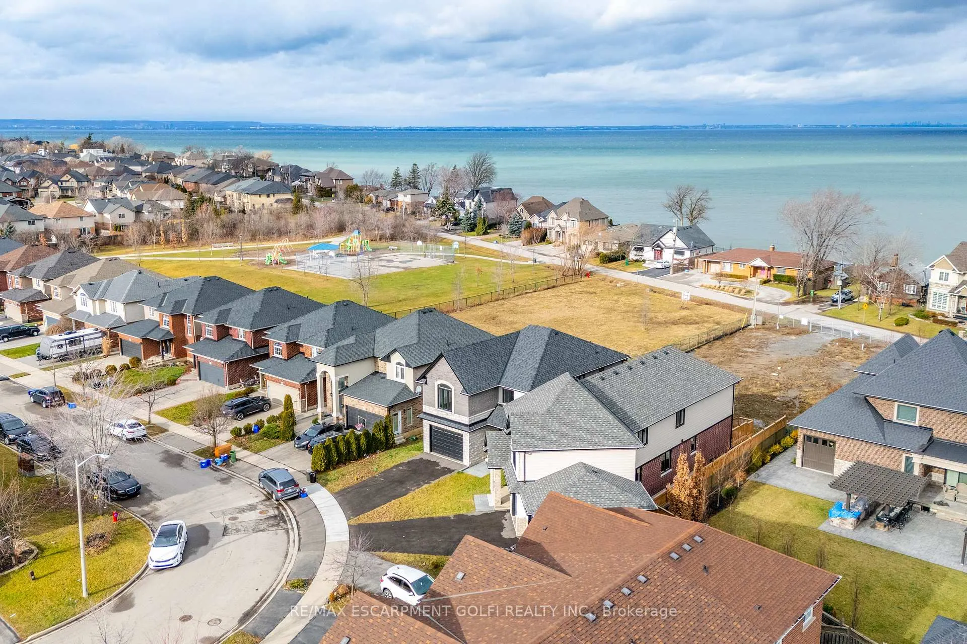 Photo 40 of 117 Whitefish Crescent, Hamilton, Stoney Creek — HOMEH