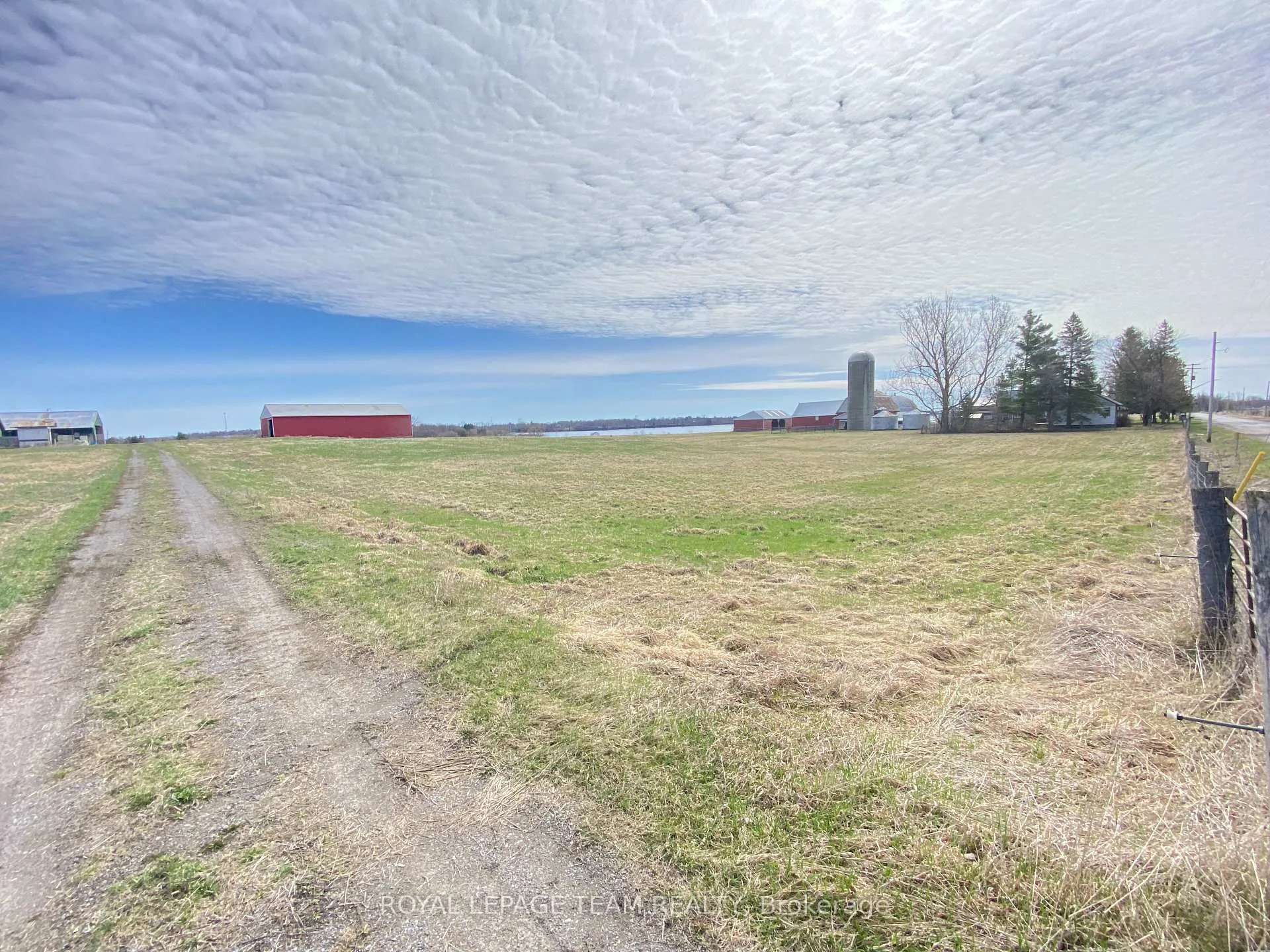 Photo 16 of 210 Baskin Drive E, Arnprior — HOMEH