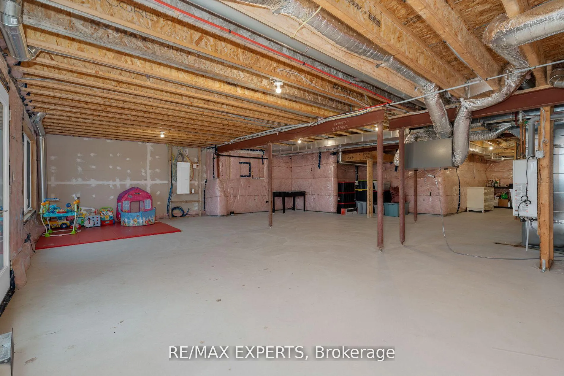 Photo 37 of 36 Shepherd Drive, Barrie, Rural Barrie Southeast — HOMEH