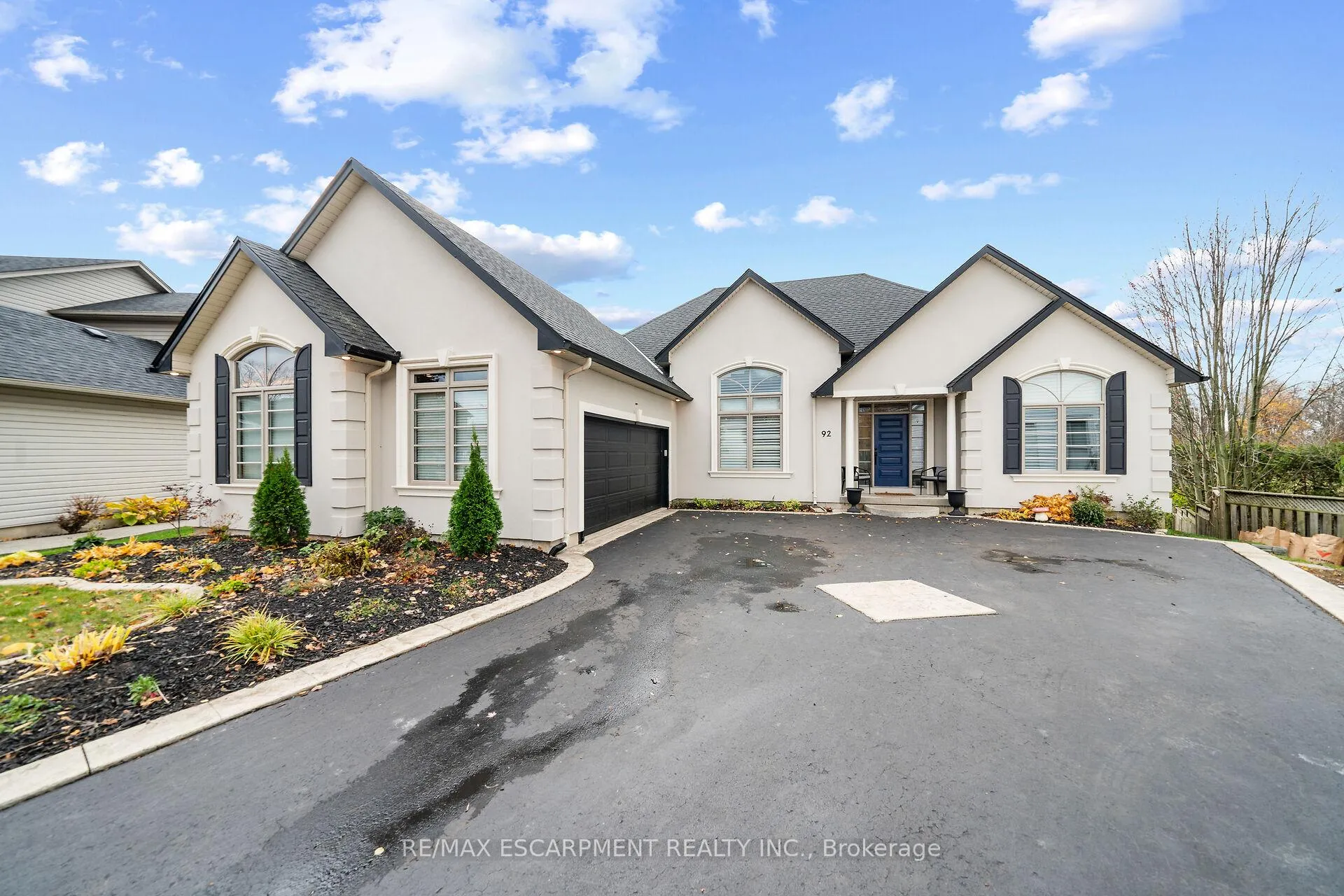 Photo 2 of 92 Celtic Drive, Haldimand — HOMEH