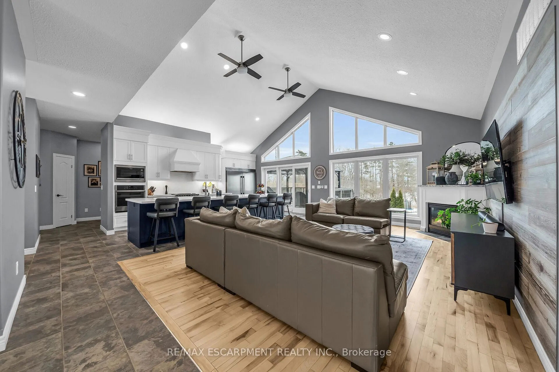 Photo 6 of 92 Celtic Drive, Haldimand — HOMEH