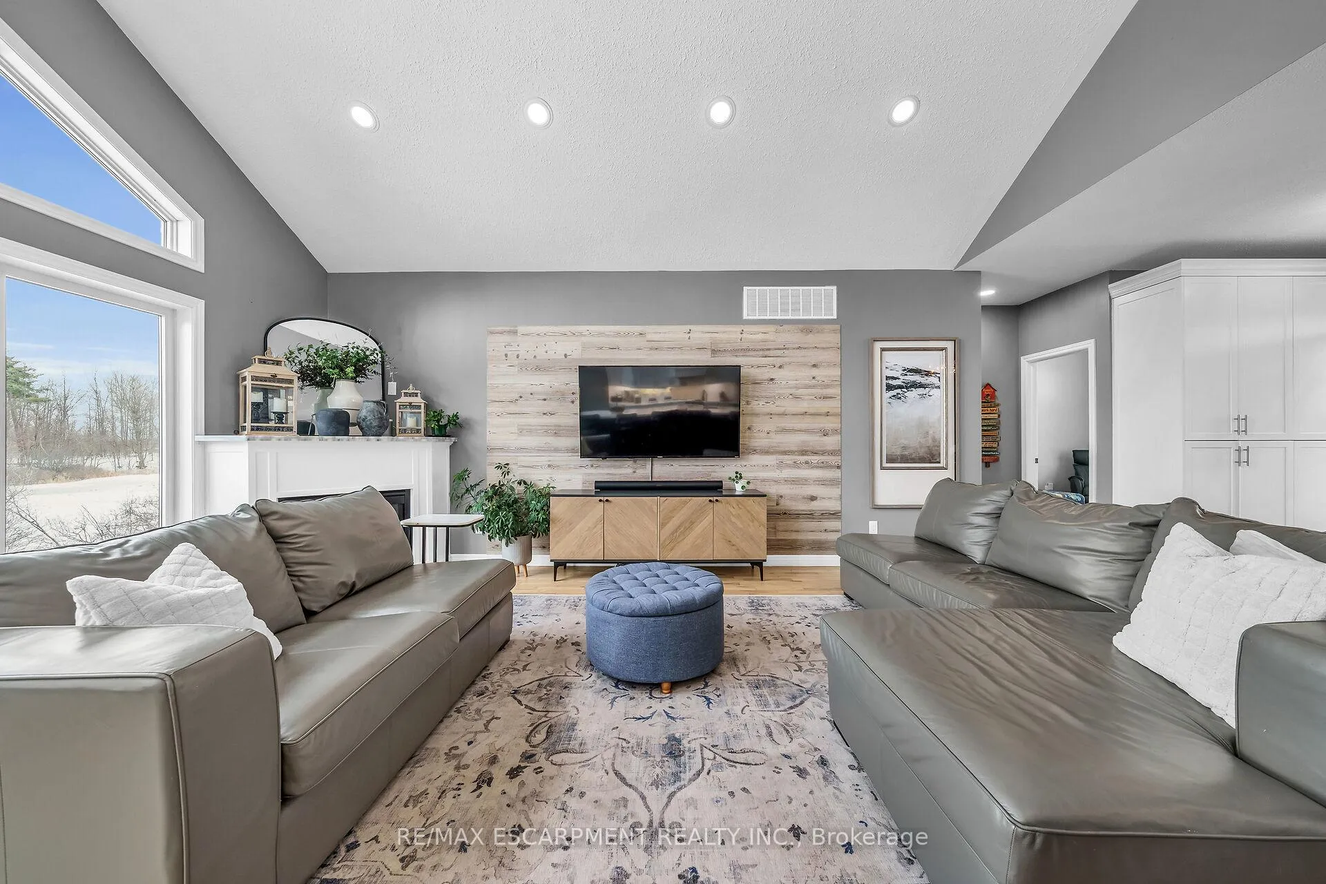 Photo 7 of 92 Celtic Drive, Haldimand — HOMEH