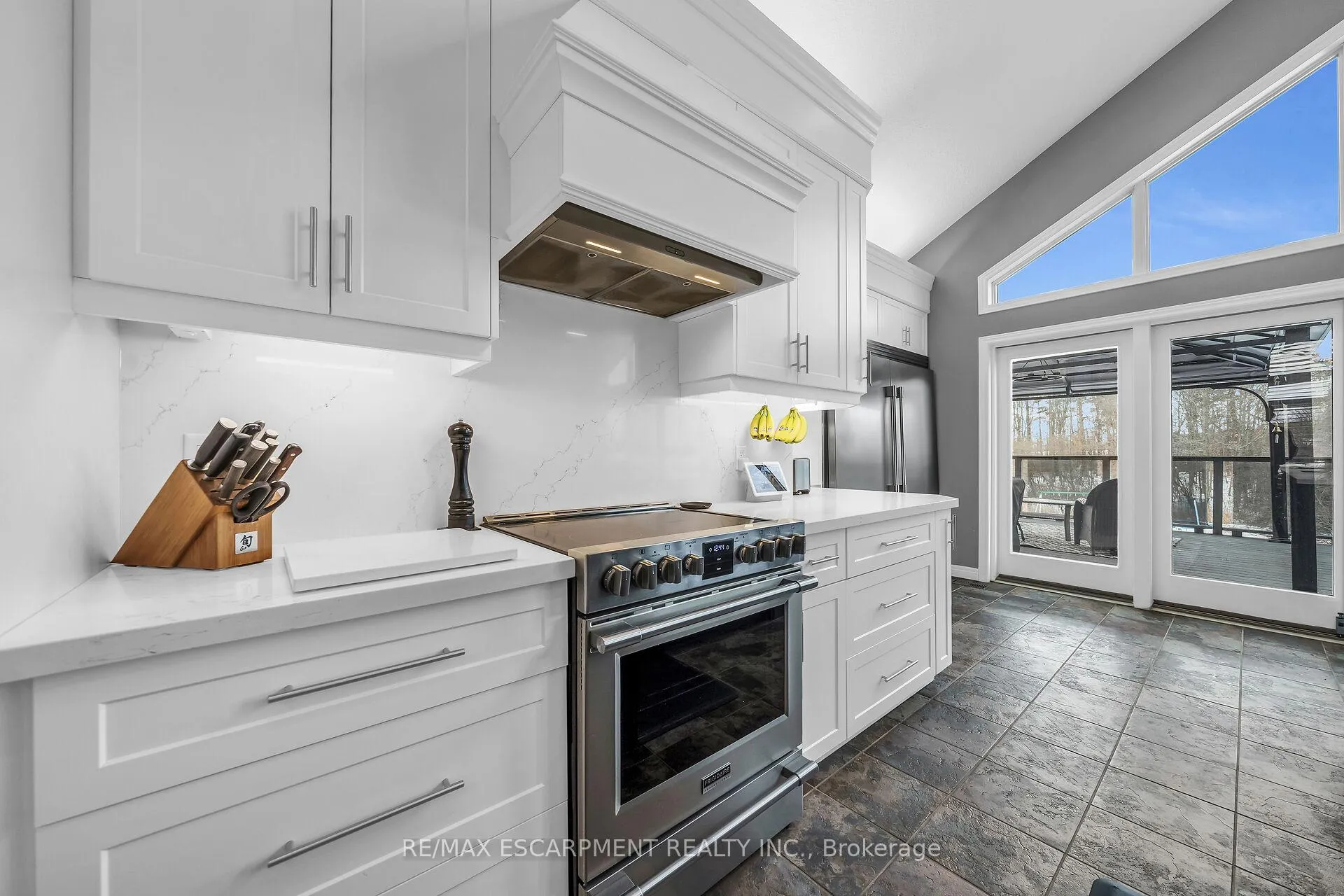 Photo 9 of 92 Celtic Drive, Haldimand — HOMEH