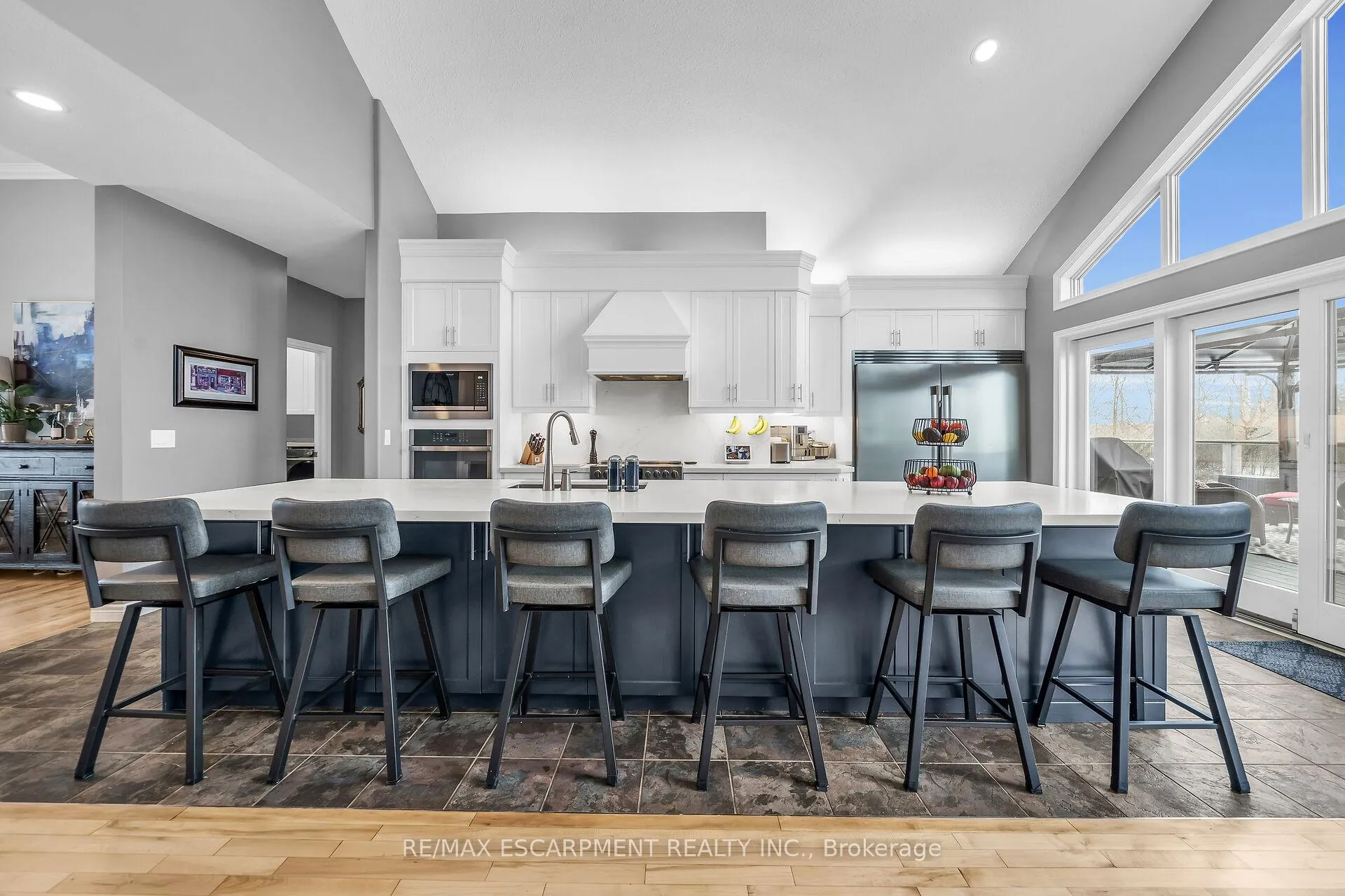 Photo 12 of 92 Celtic Drive, Haldimand — HOMEH