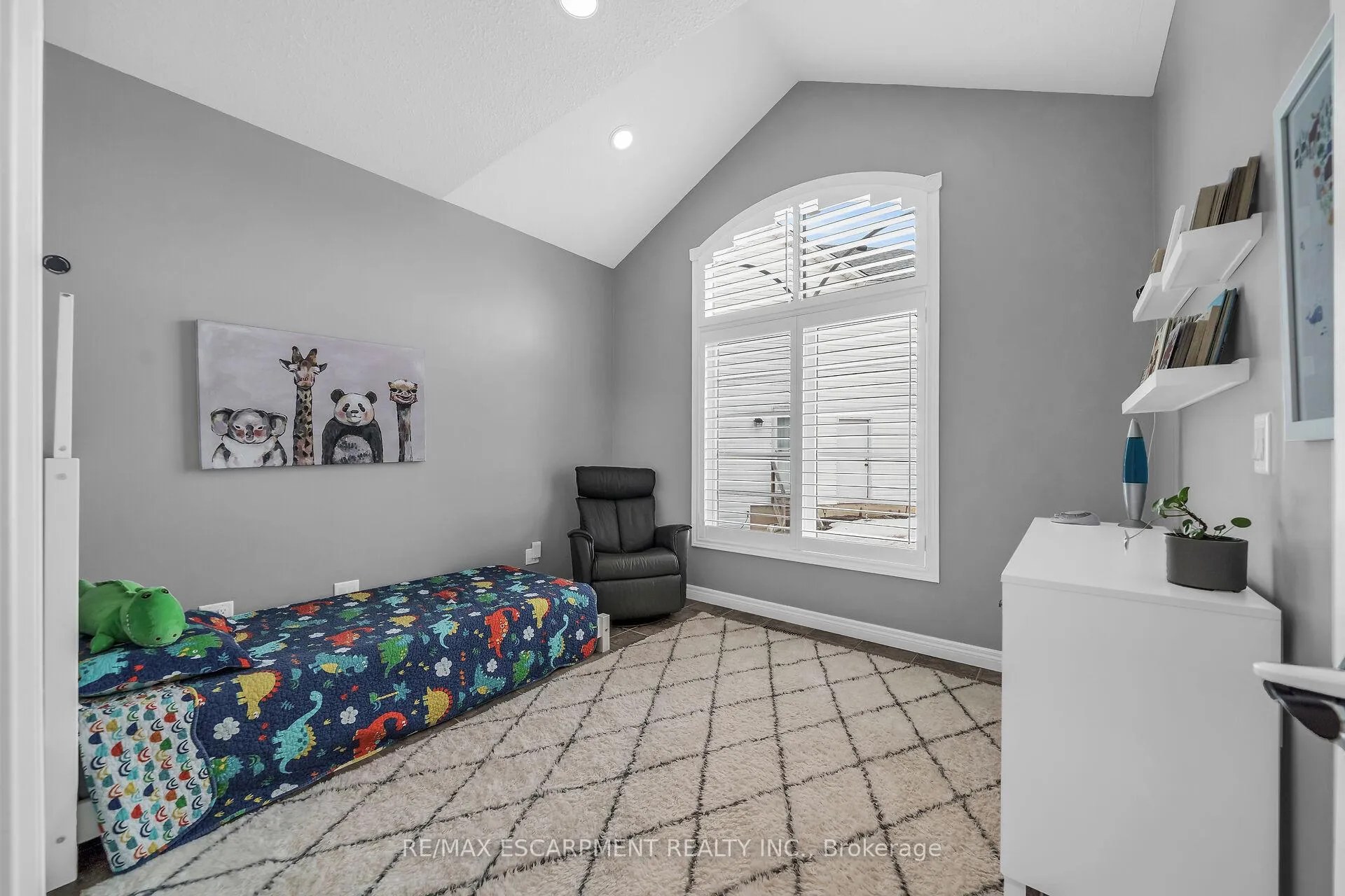 Photo 13 of 92 Celtic Drive, Haldimand — HOMEH