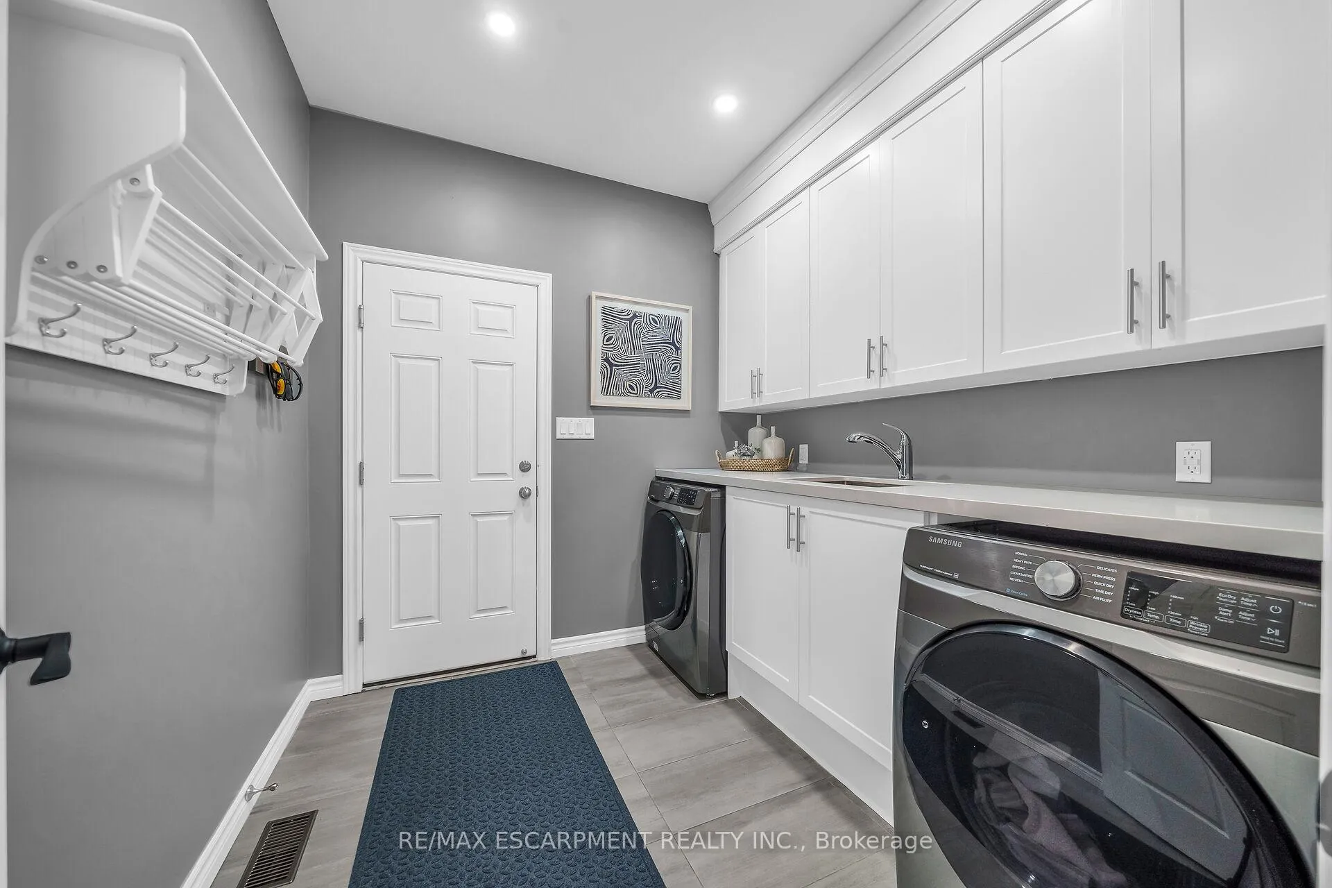 Photo 16 of 92 Celtic Drive, Haldimand — HOMEH