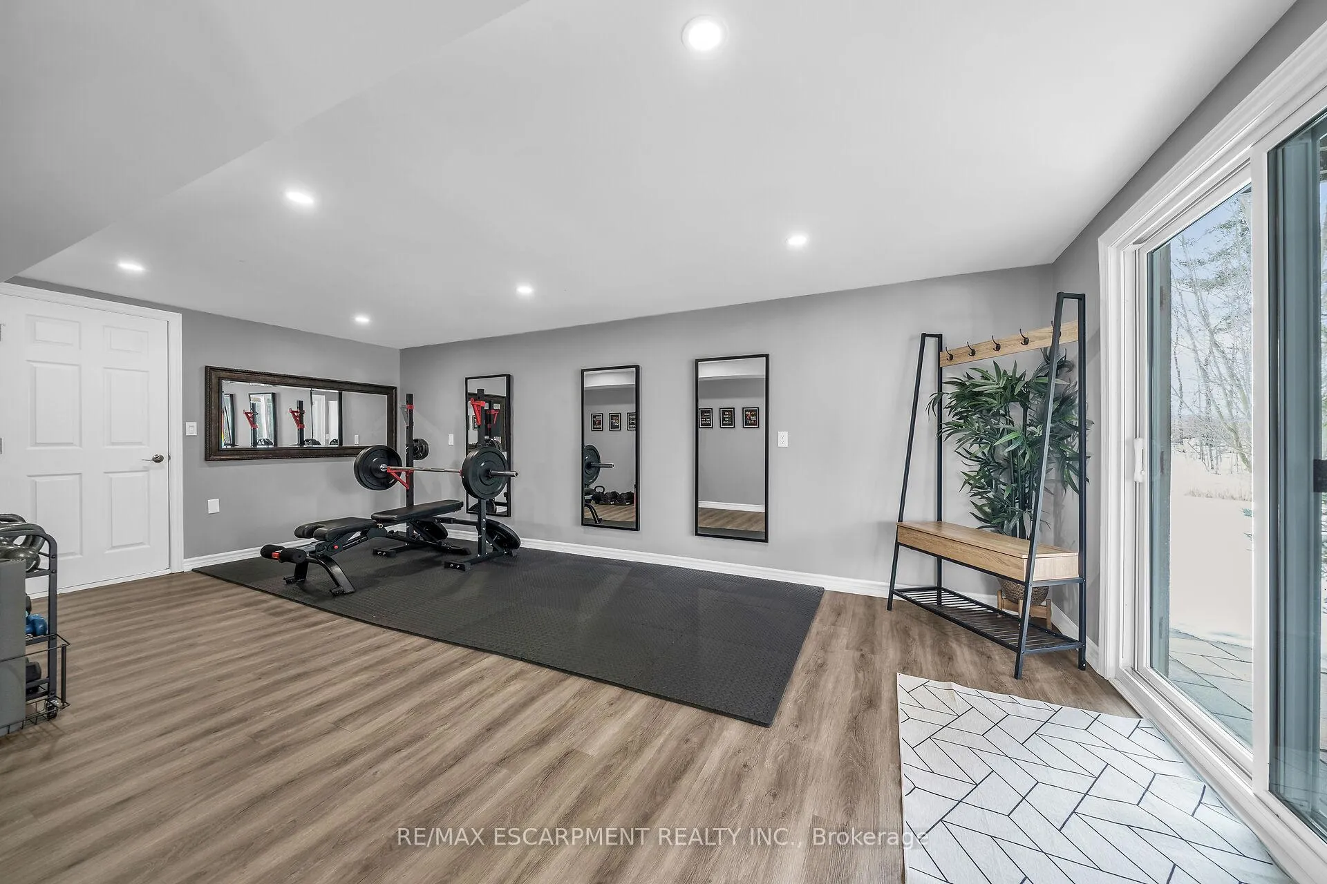 Photo 21 of 92 Celtic Drive, Haldimand — HOMEH