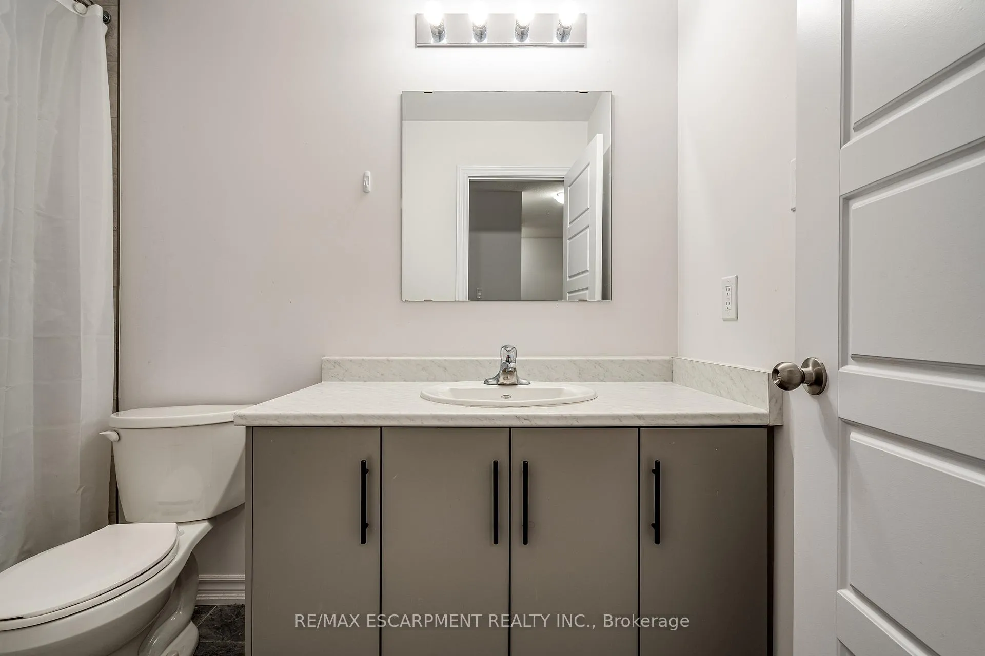 Photo 10 of 70 Dewberry Drive, Kitchener — HOMEH