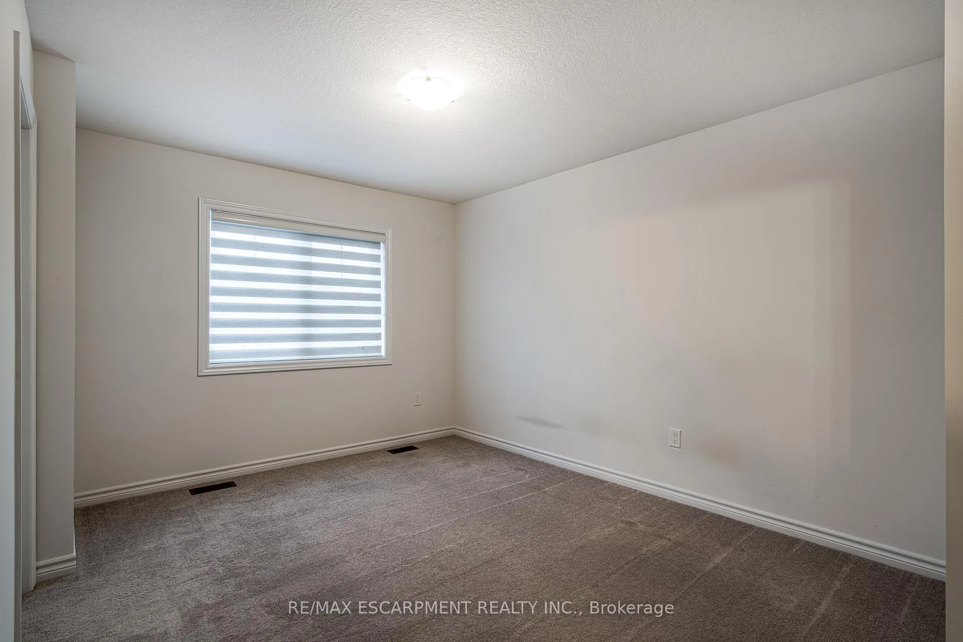 Photo 12 of 70 Dewberry Drive, Kitchener — HOMEH