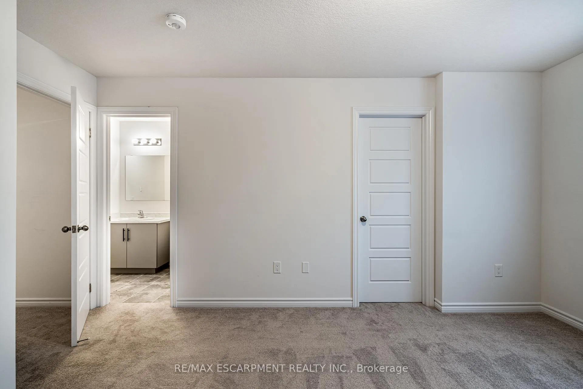 Photo 14 of 70 Dewberry Drive, Kitchener — HOMEH