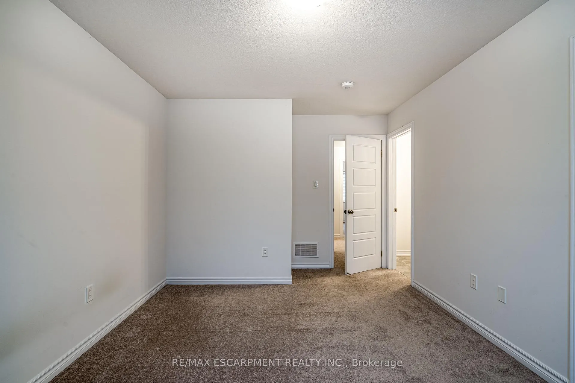 Photo 15 of 70 Dewberry Drive, Kitchener — HOMEH