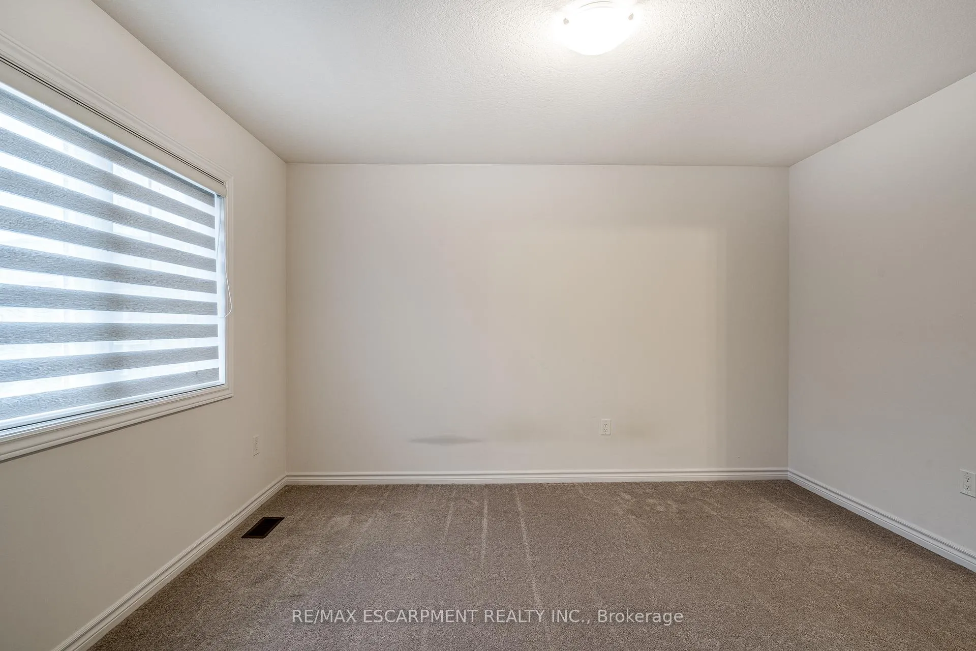 Photo 16 of 70 Dewberry Drive, Kitchener — HOMEH