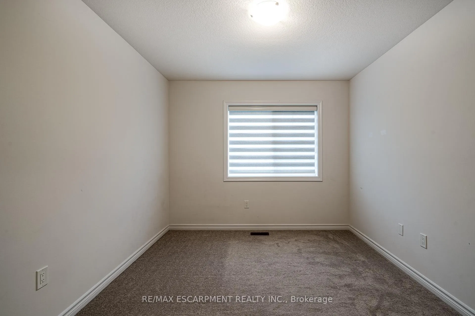 Photo 18 of 70 Dewberry Drive, Kitchener — HOMEH
