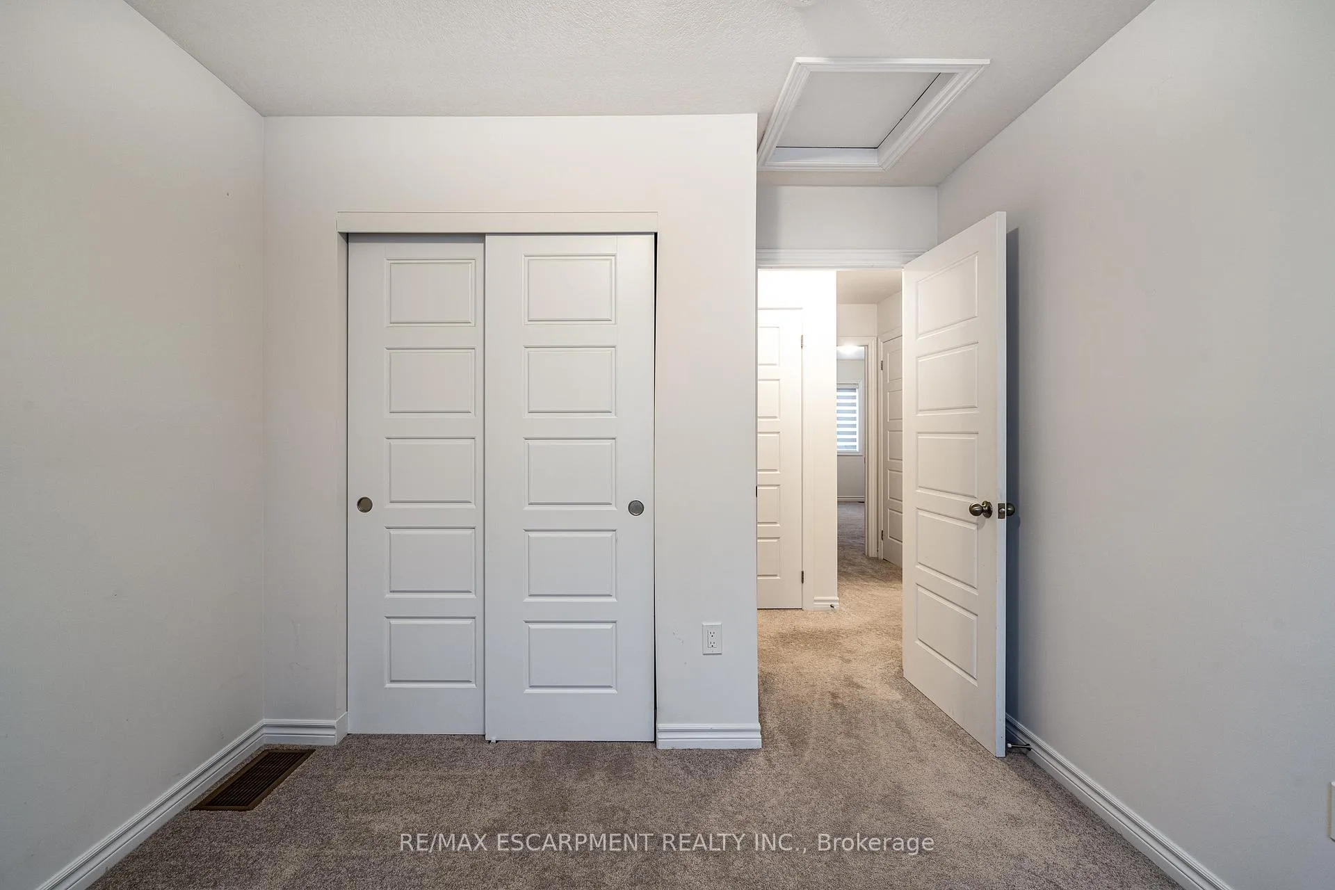 Photo 20 of 70 Dewberry Drive, Kitchener — HOMEH