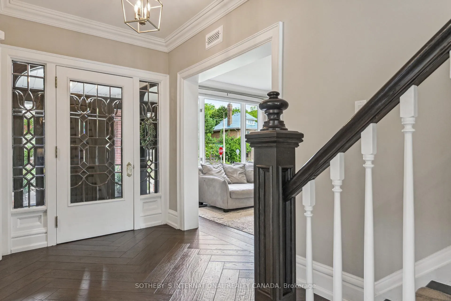 Photo 5 of 972 Montclair Avenue, Hamilton, Delta — HOMEH
