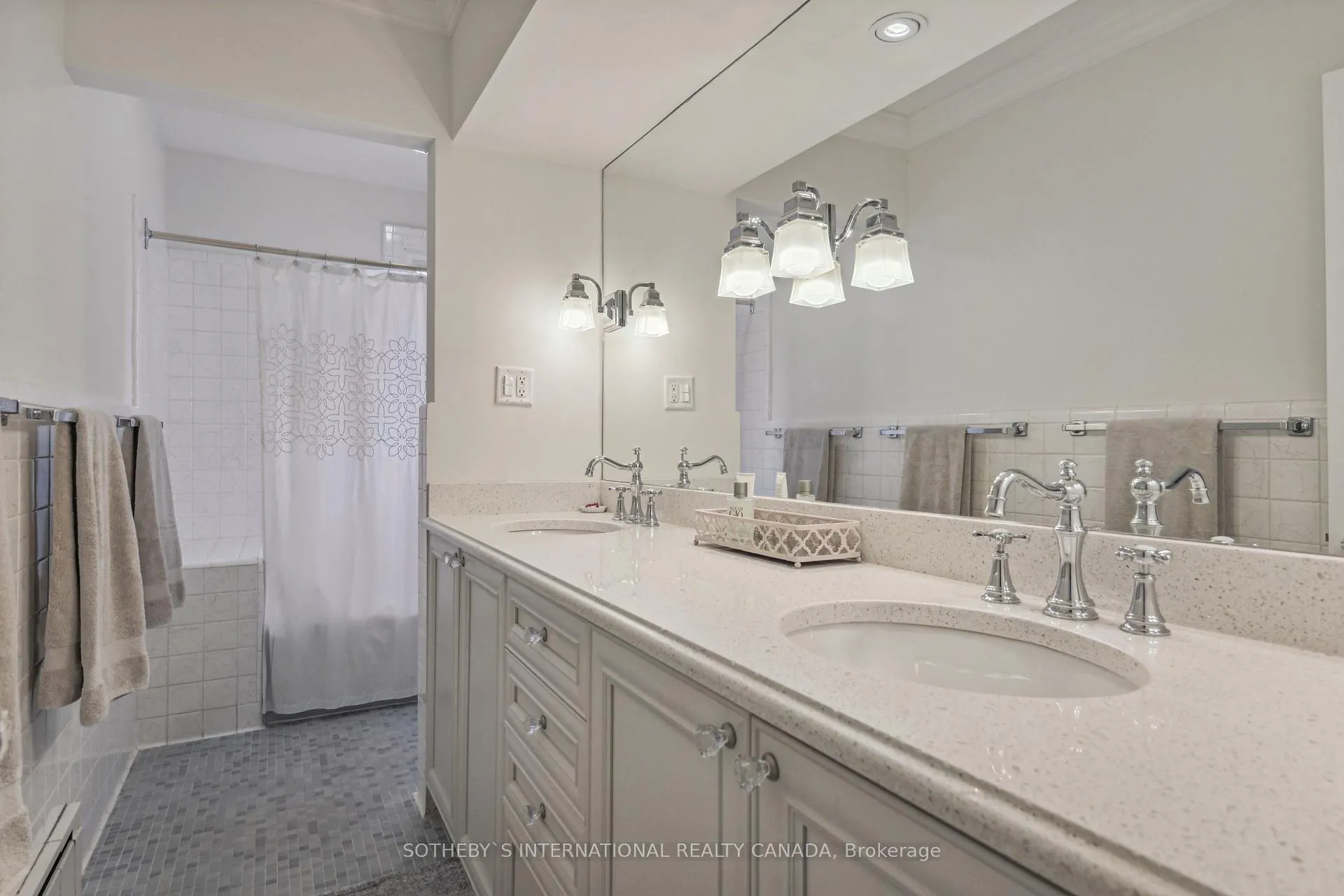 Photo 23 of 972 Montclair Avenue, Hamilton, Delta — HOMEH