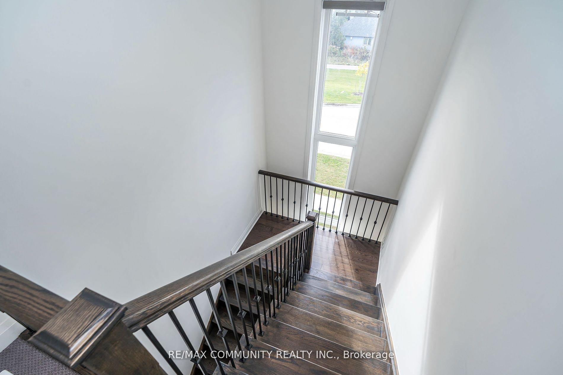 Photo 36 of 2 Crows Nest Lane, Clarington, Bowmanville — HOMEH