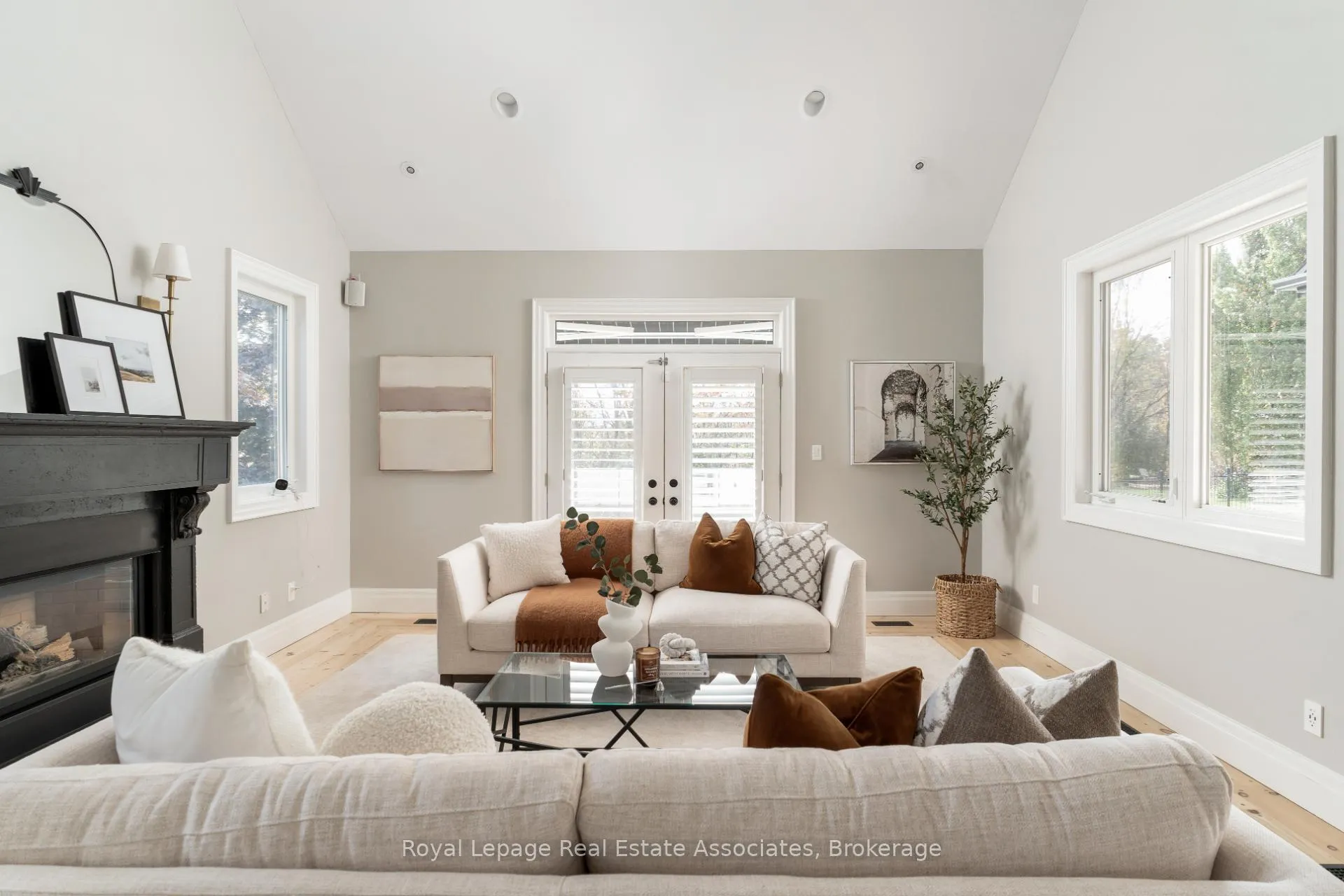 Photo 3 of 50 Lyonsview Lane, Caledon, Cheltenham — HOMEH