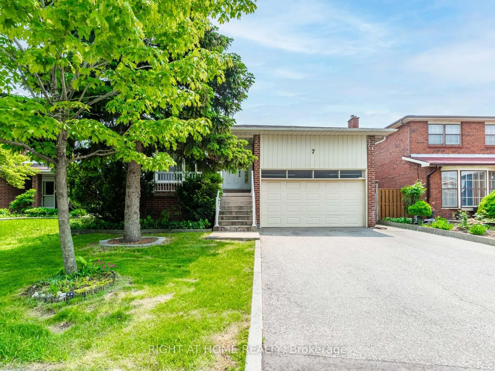 Front of 7 Point O'Woods Drive
