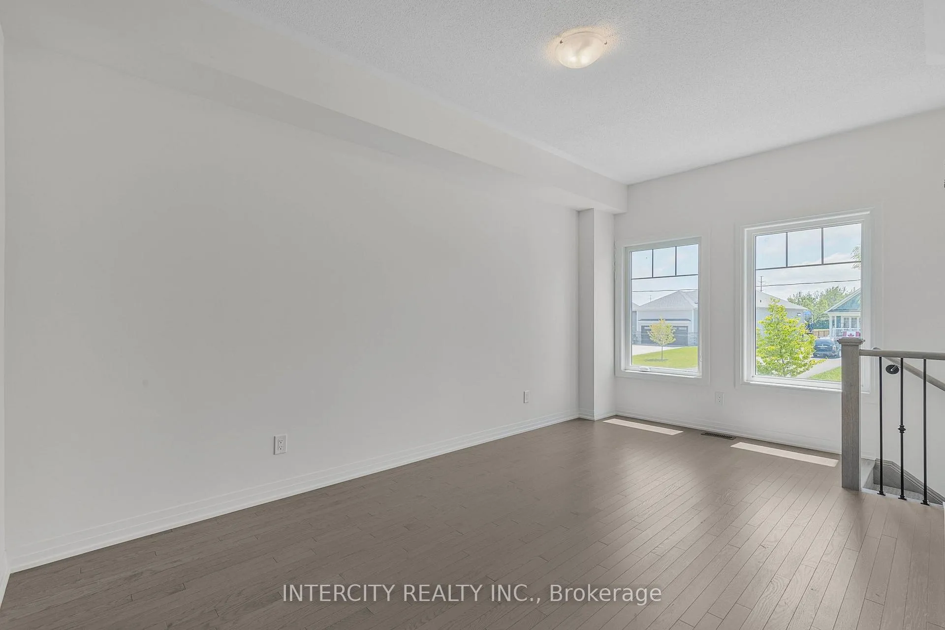 Photo 10 of 329 Quebec Street, Clearview, Stayner — HOMEH