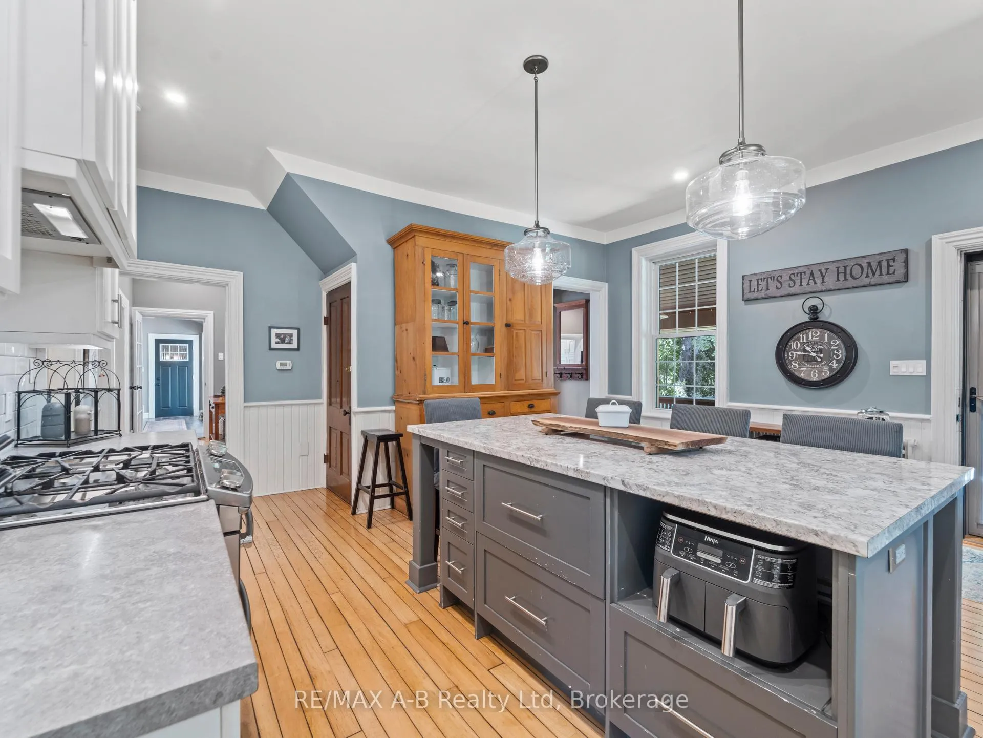 Photo 11 of 4734 32 Line, Perth South, Sebringville — HOMEH