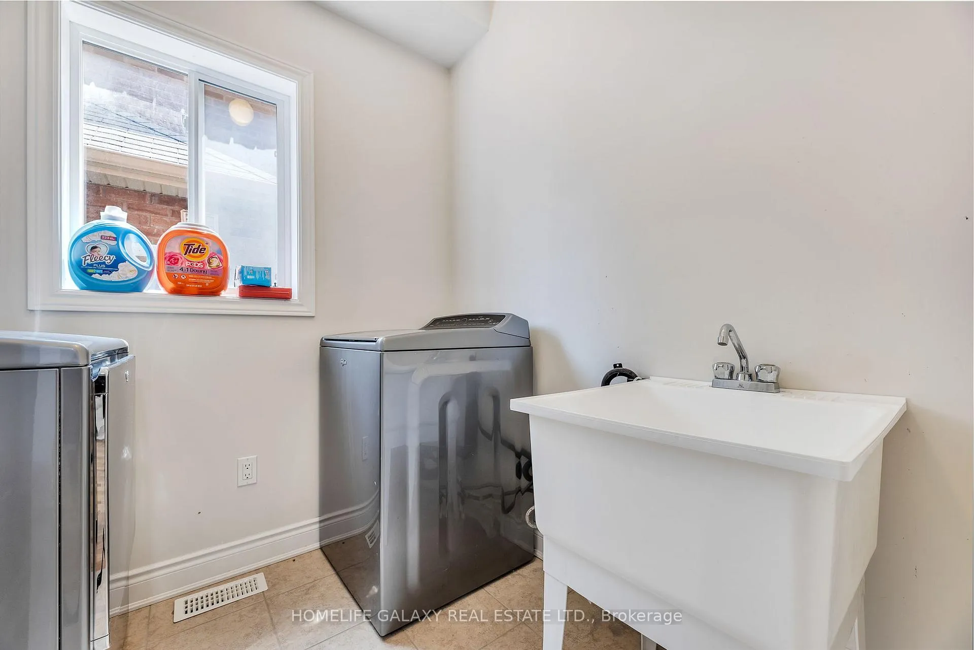 Photo 10 of 2560 Standardbred Drive E, Oshawa, Windfields — HOMEH