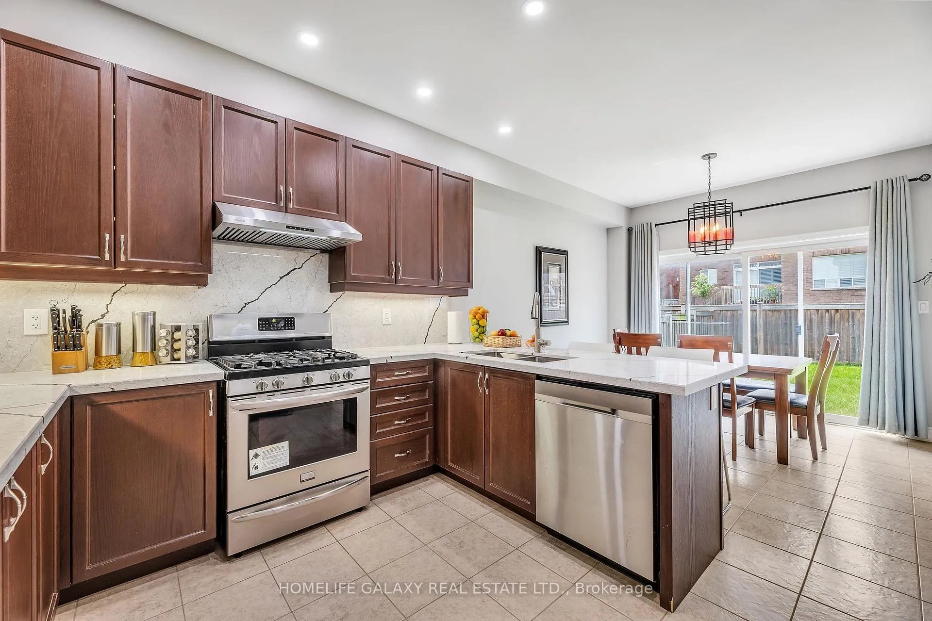 Photo 18 of 2560 Standardbred Drive E, Oshawa, Windfields — HOMEH