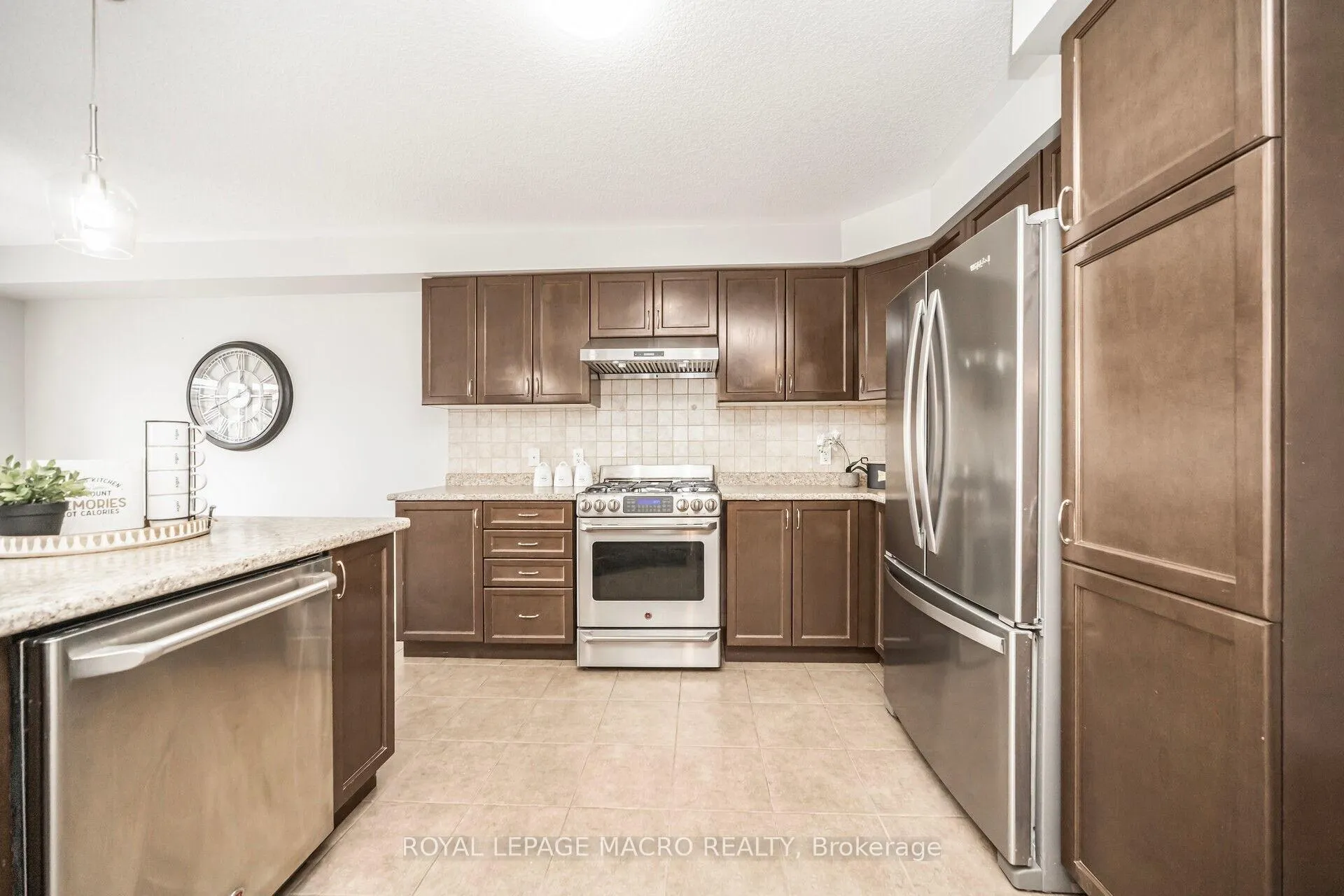 Photo 3 of 115 Pelech Crescent, Hamilton, Rural Glanbrook — HOMEH