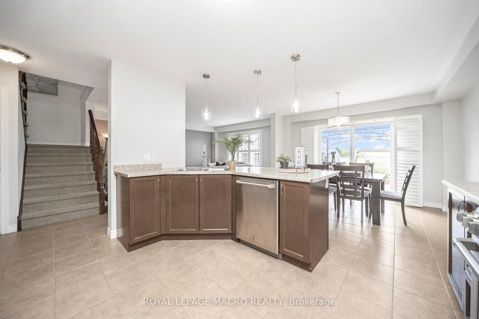 Photo 4 of 115 Pelech Crescent, Hamilton, Rural Glanbrook — HOMEH