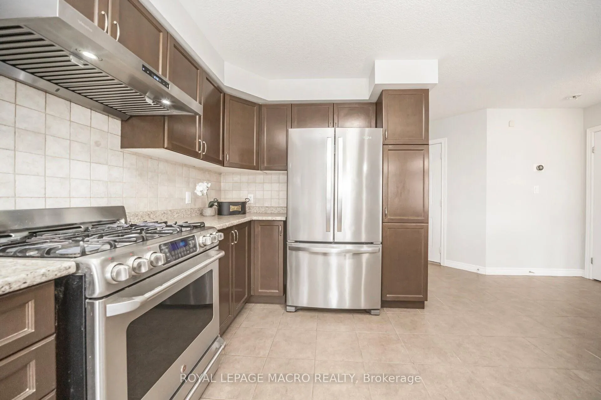 Photo 5 of 115 Pelech Crescent, Hamilton, Rural Glanbrook — HOMEH