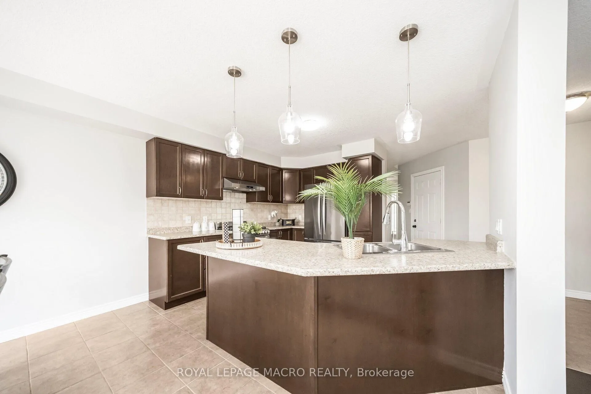 Photo 8 of 115 Pelech Crescent, Hamilton, Rural Glanbrook — HOMEH