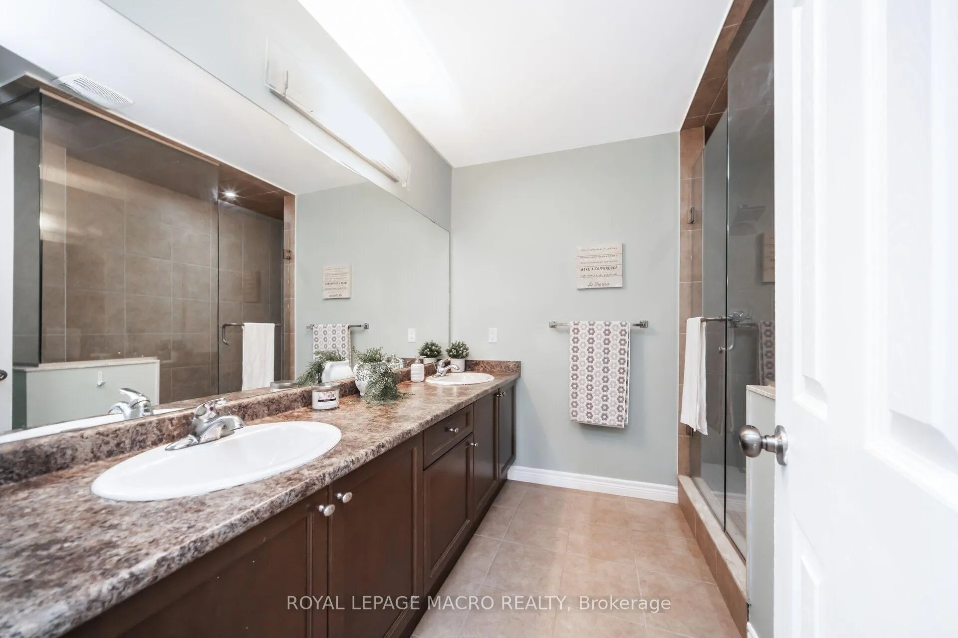 Photo 15 of 115 Pelech Crescent, Hamilton, Rural Glanbrook — HOMEH