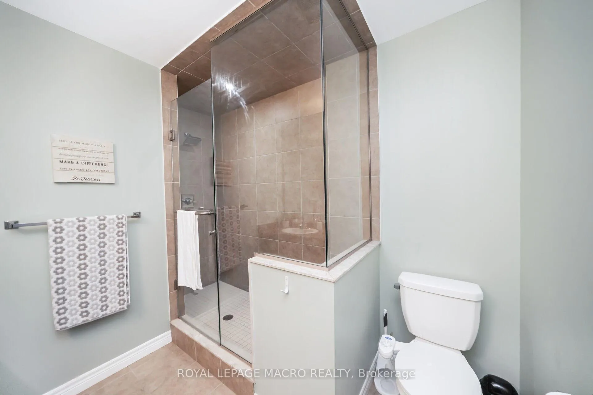 Photo 16 of 115 Pelech Crescent, Hamilton, Rural Glanbrook — HOMEH