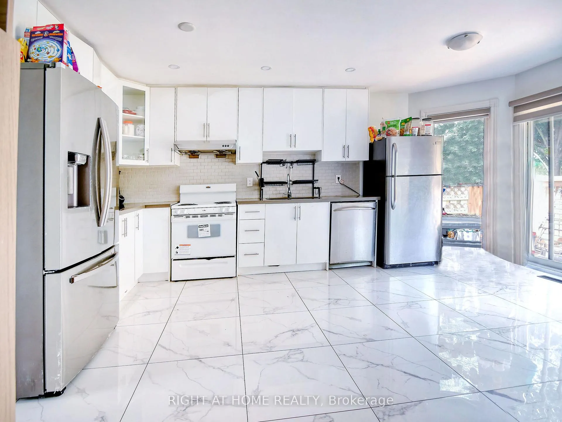 Photo 4 of 79 Fieldnest Crescent, Whitby, Rolling Acres — HOMEH