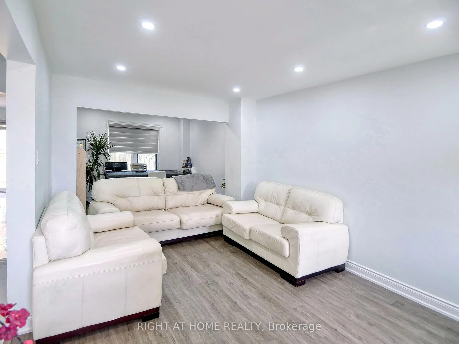 Photo 5 of 79 Fieldnest Crescent, Whitby, Rolling Acres — HOMEH