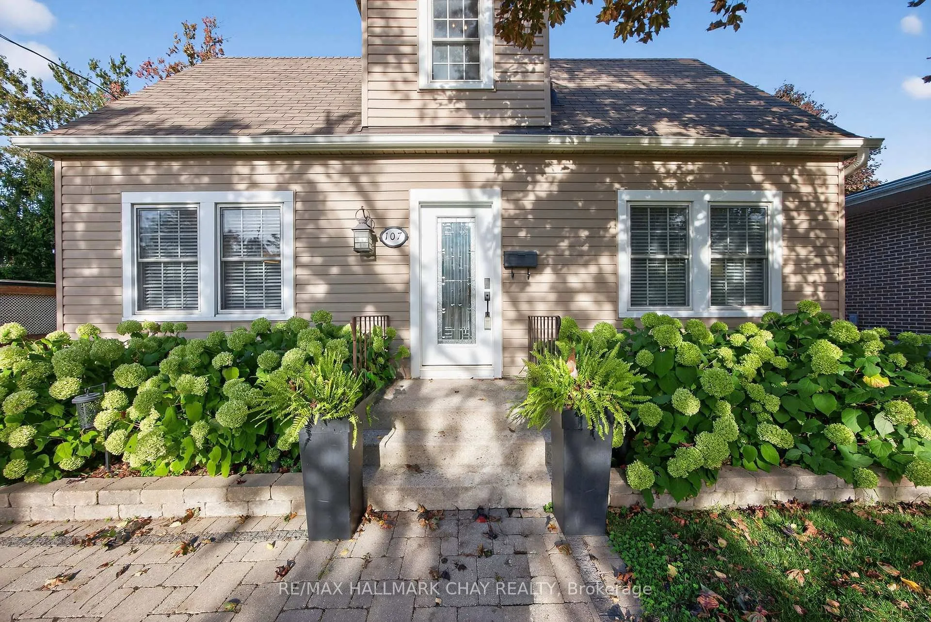 Photo 2 of 107 Peel Street, Barrie, Wellington — HOMEH