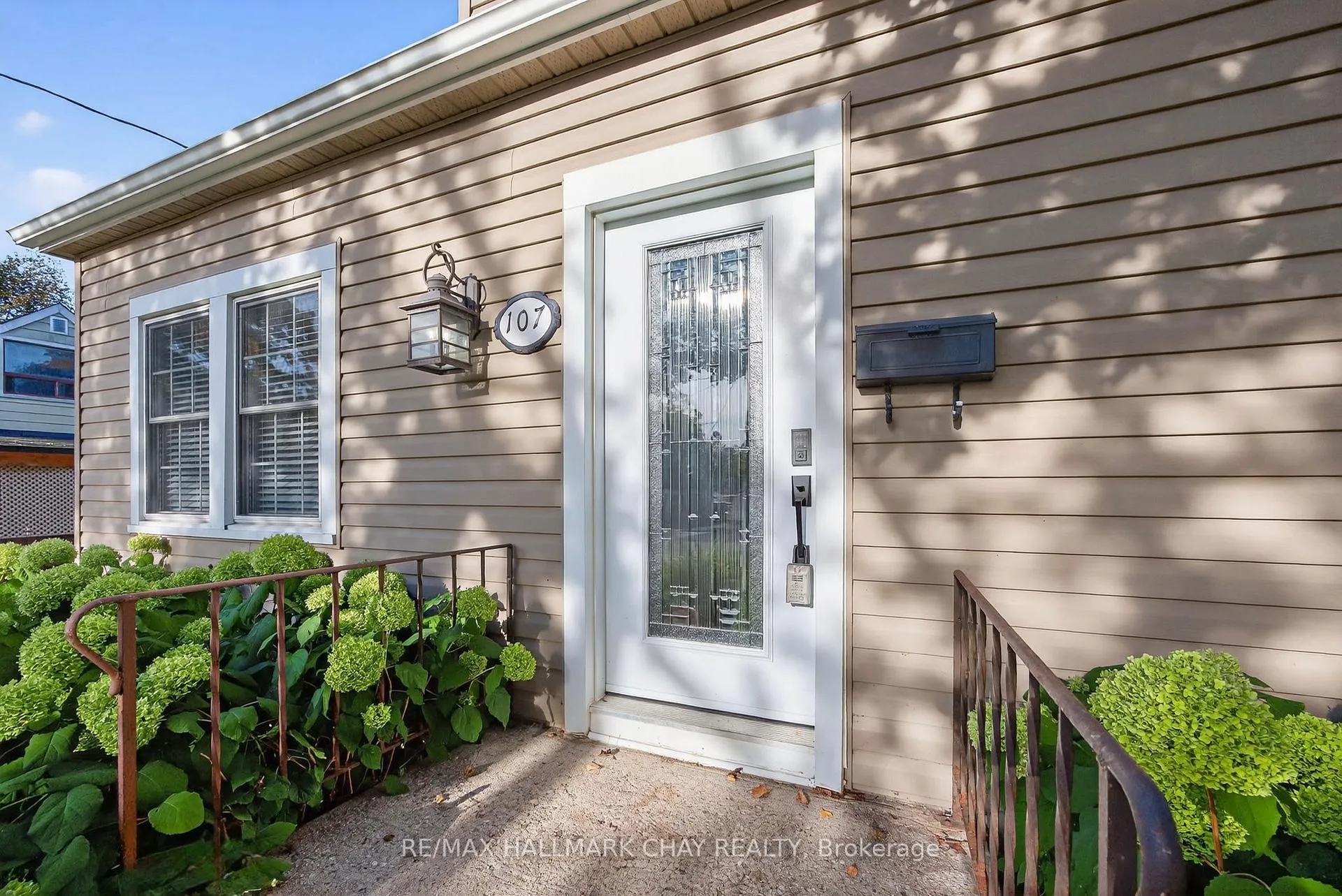 Photo 3 of 107 Peel Street, Barrie, Wellington — HOMEH