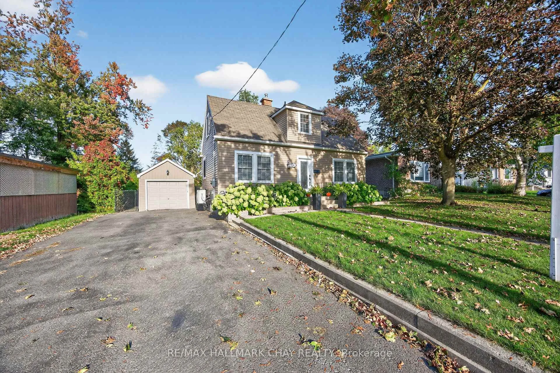 Photo 5 of 107 Peel Street, Barrie, Wellington — HOMEH