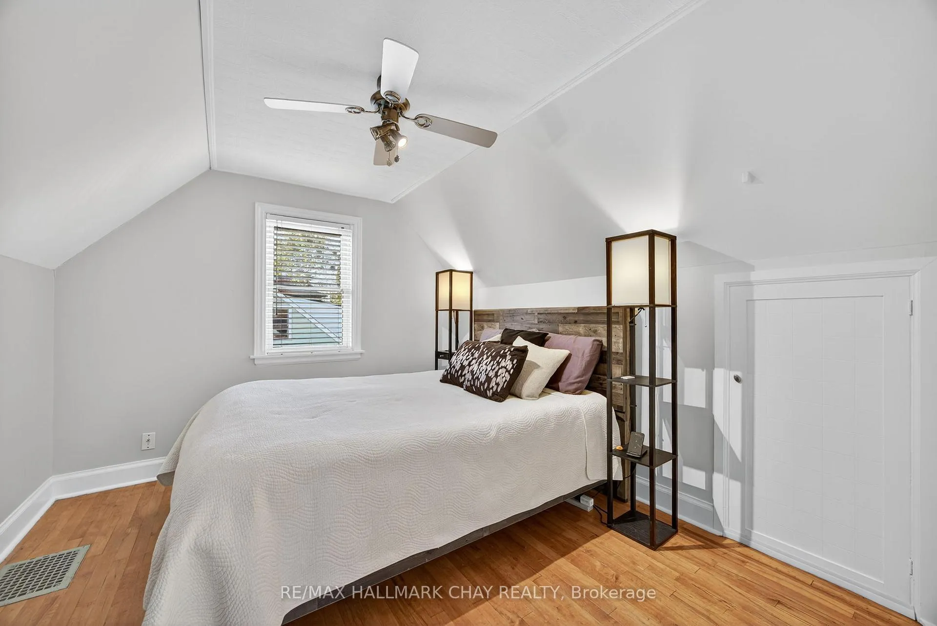 Photo 25 of 107 Peel Street, Barrie, Wellington — HOMEH