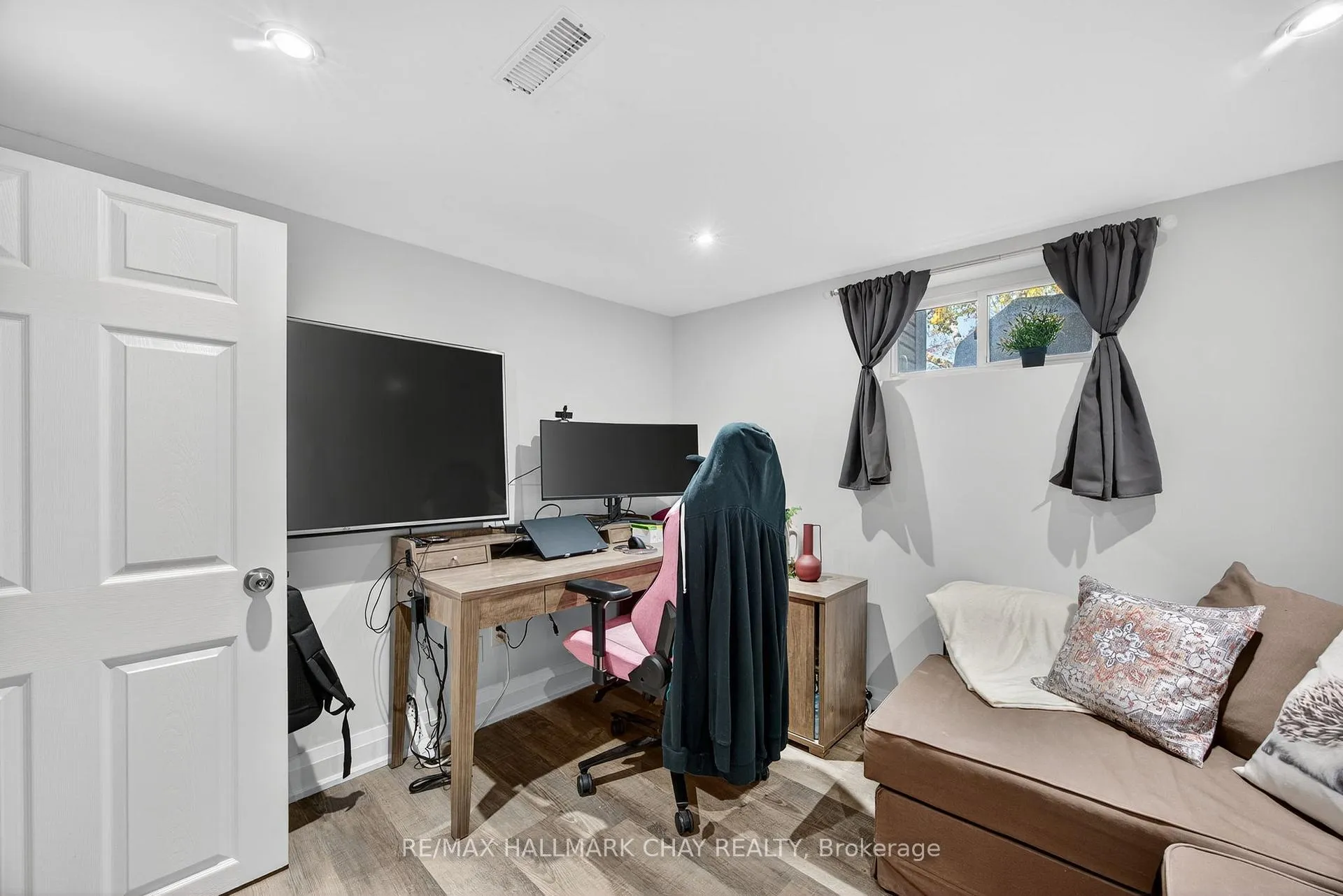 Photo 31 of 107 Peel Street, Barrie, Wellington — HOMEH