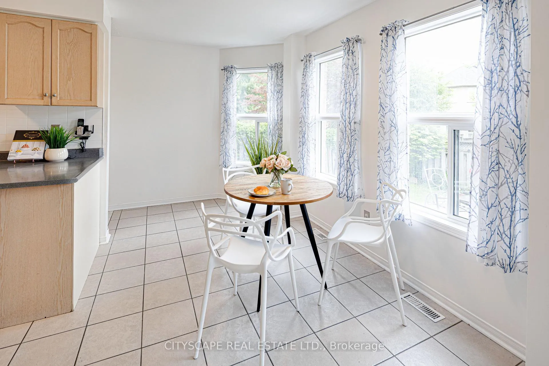 Photo 12 of 1113 Gossamer Drive, Pickering, Liverpool — HOMEH