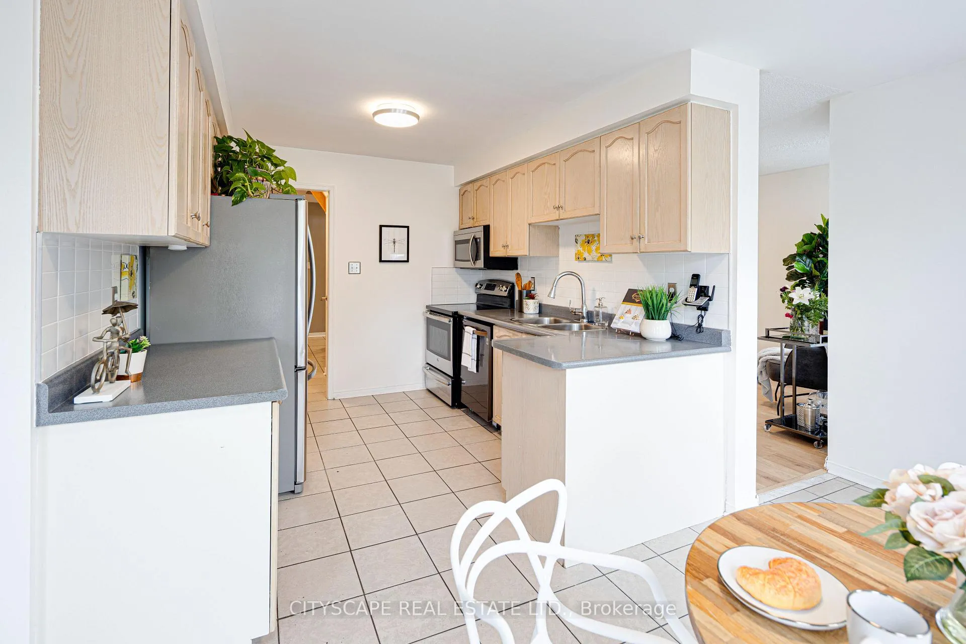 Photo 13 of 1113 Gossamer Drive, Pickering, Liverpool — HOMEH