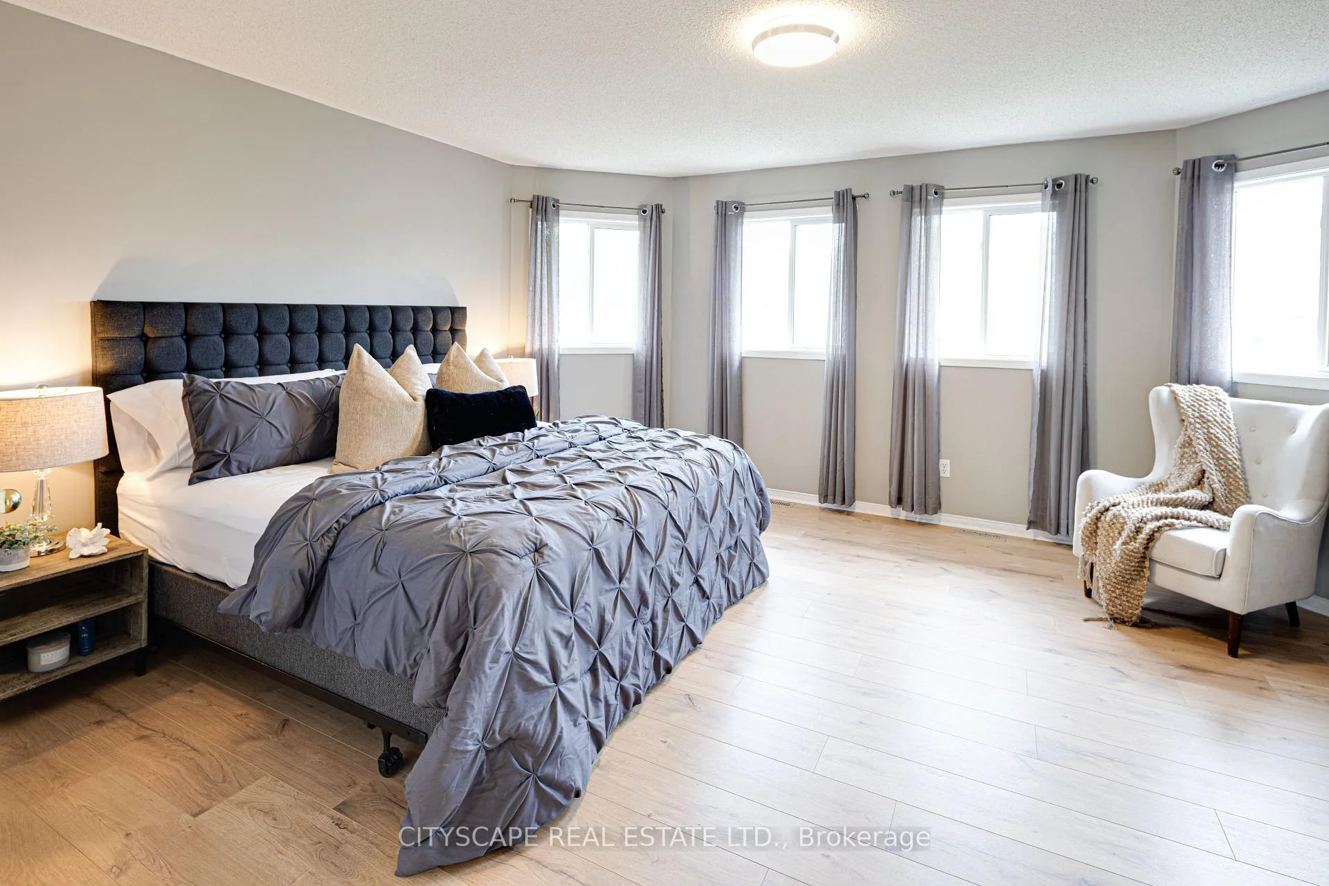 Photo 25 of 1113 Gossamer Drive, Pickering, Liverpool — HOMEH
