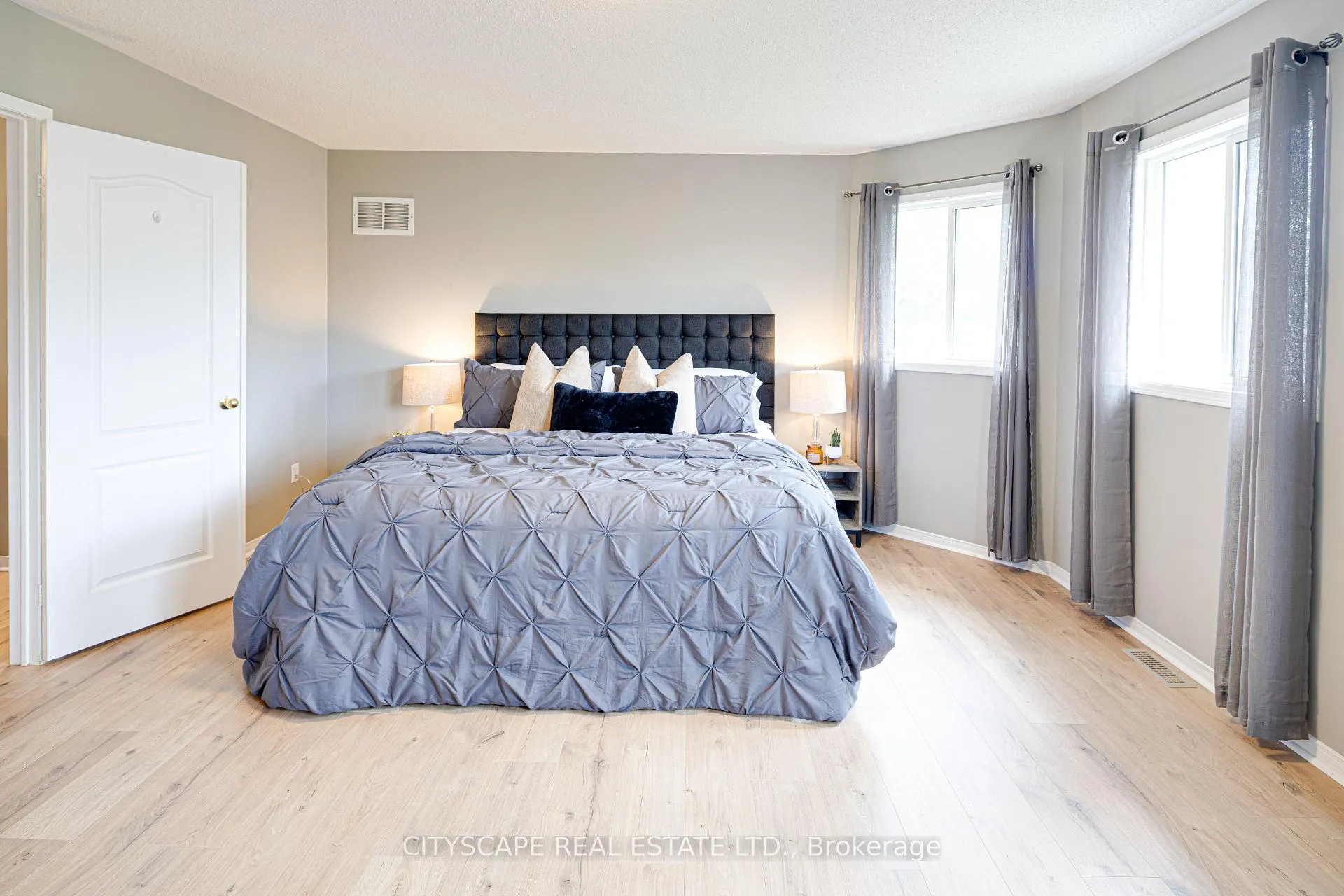 Photo 26 of 1113 Gossamer Drive, Pickering, Liverpool — HOMEH