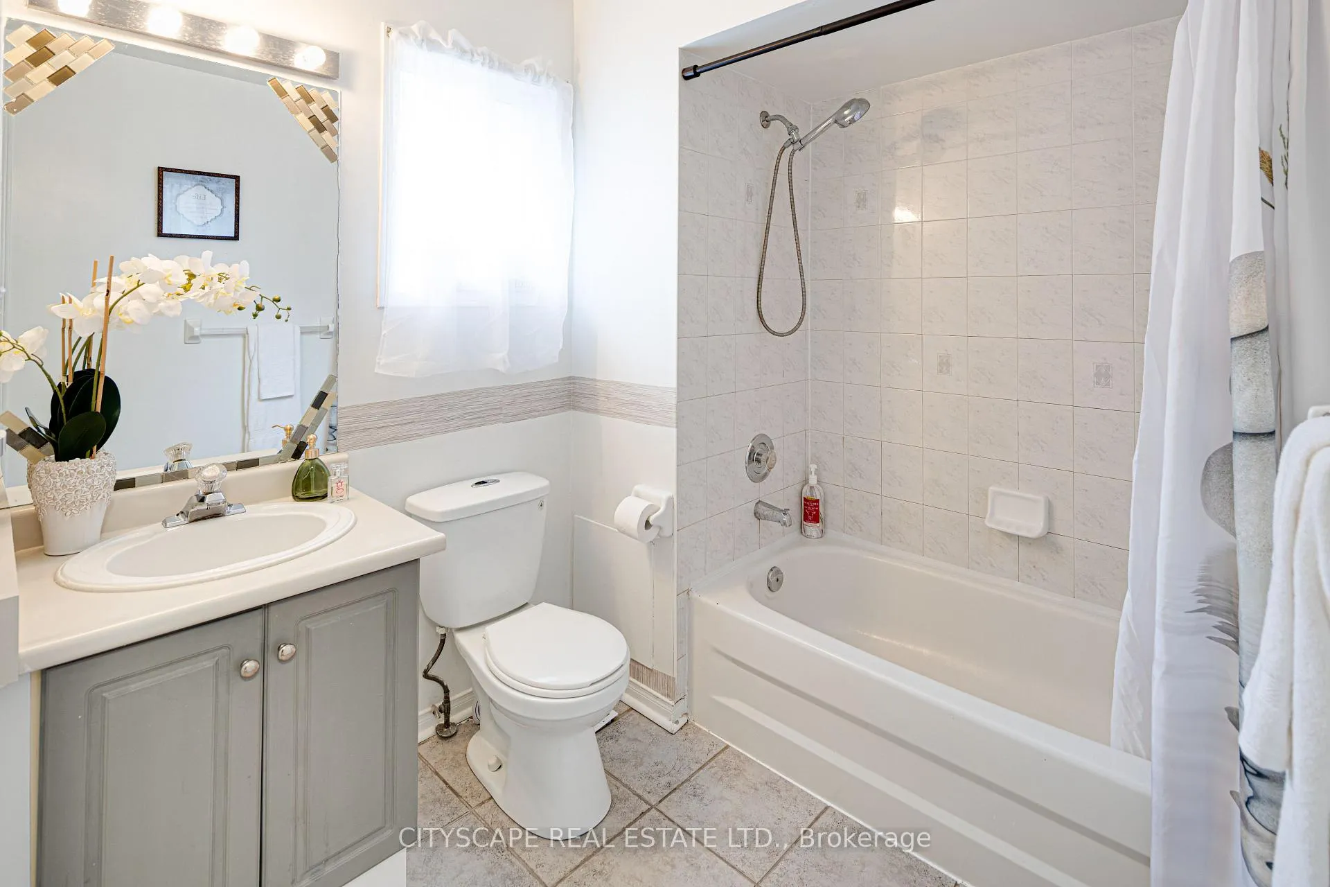 Photo 32 of 1113 Gossamer Drive, Pickering, Liverpool — HOMEH