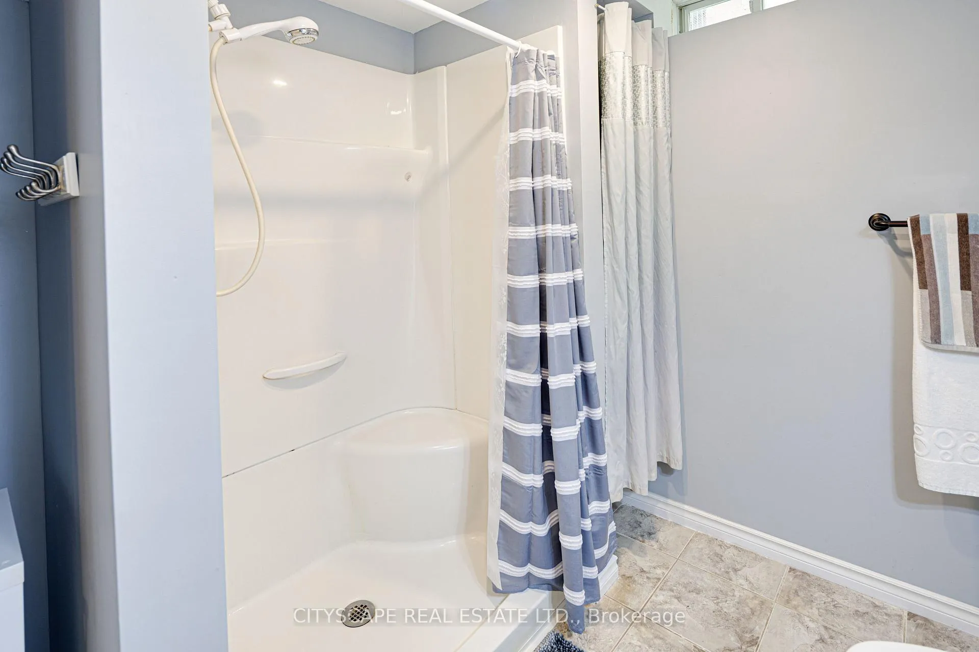 Photo 40 of 1113 Gossamer Drive, Pickering, Liverpool — HOMEH