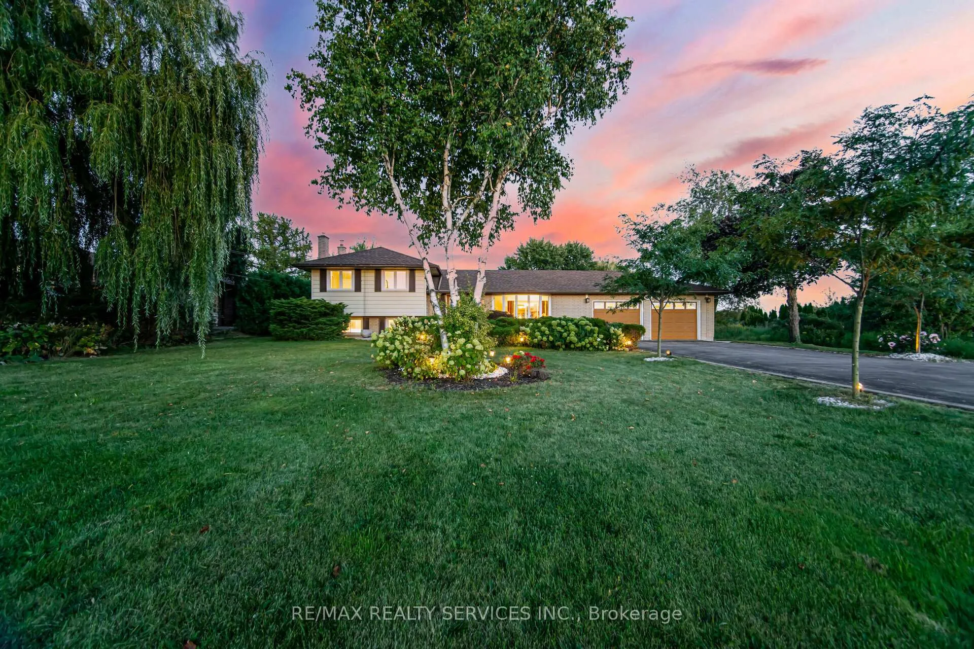 Photo 1 of 457 Trinity Church Road, Hamilton, Rural Glanbrook — HOMEH