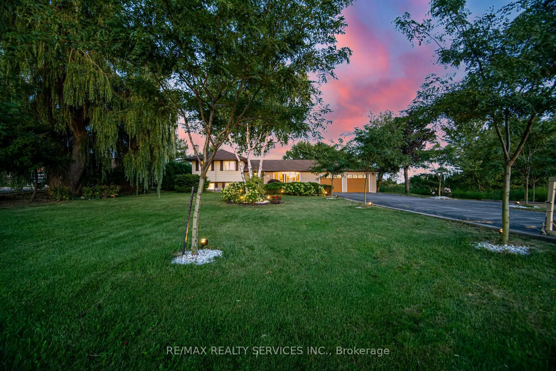 Photo 4 of 457 Trinity Church Road, Hamilton, Rural Glanbrook — HOMEH